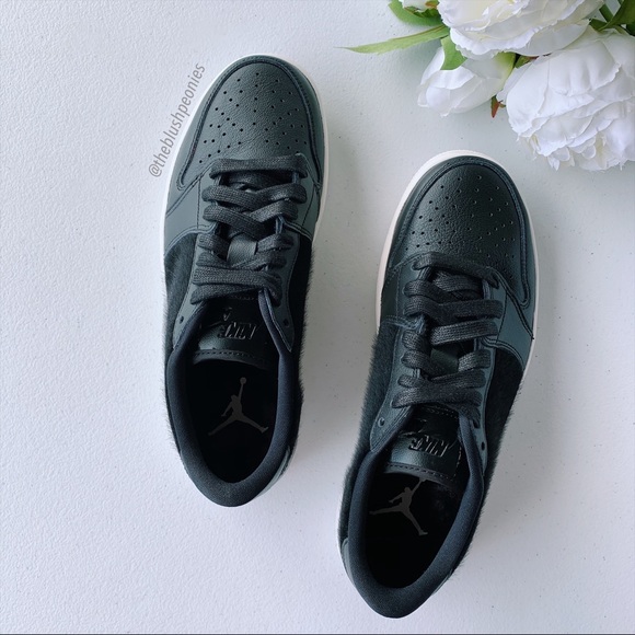 Nike Air Jordan 1 Retro Low no swoosh NWT - Picture 6 of 11